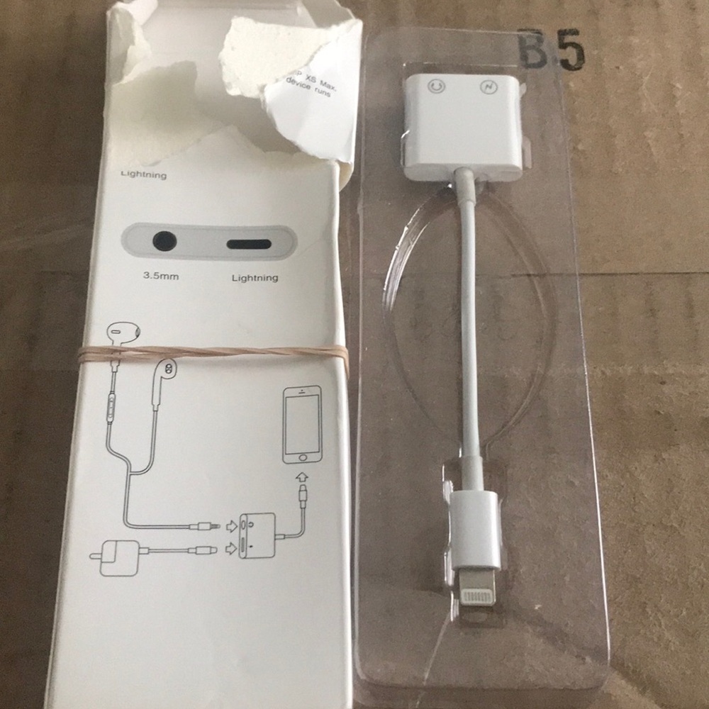 Apple Lightning adapter
